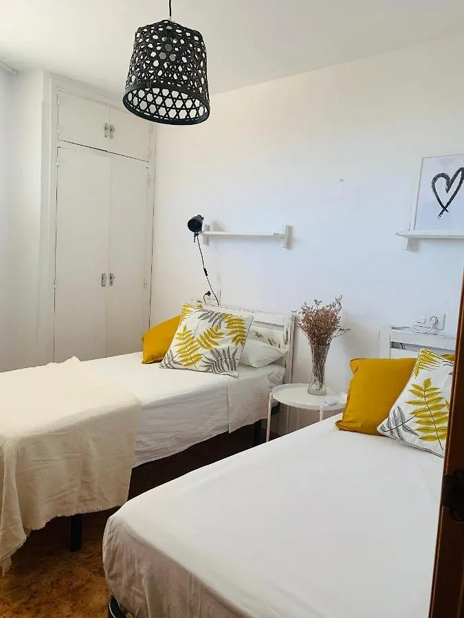 Charming & Cosy Beach Apartment 托雷莫利诺斯