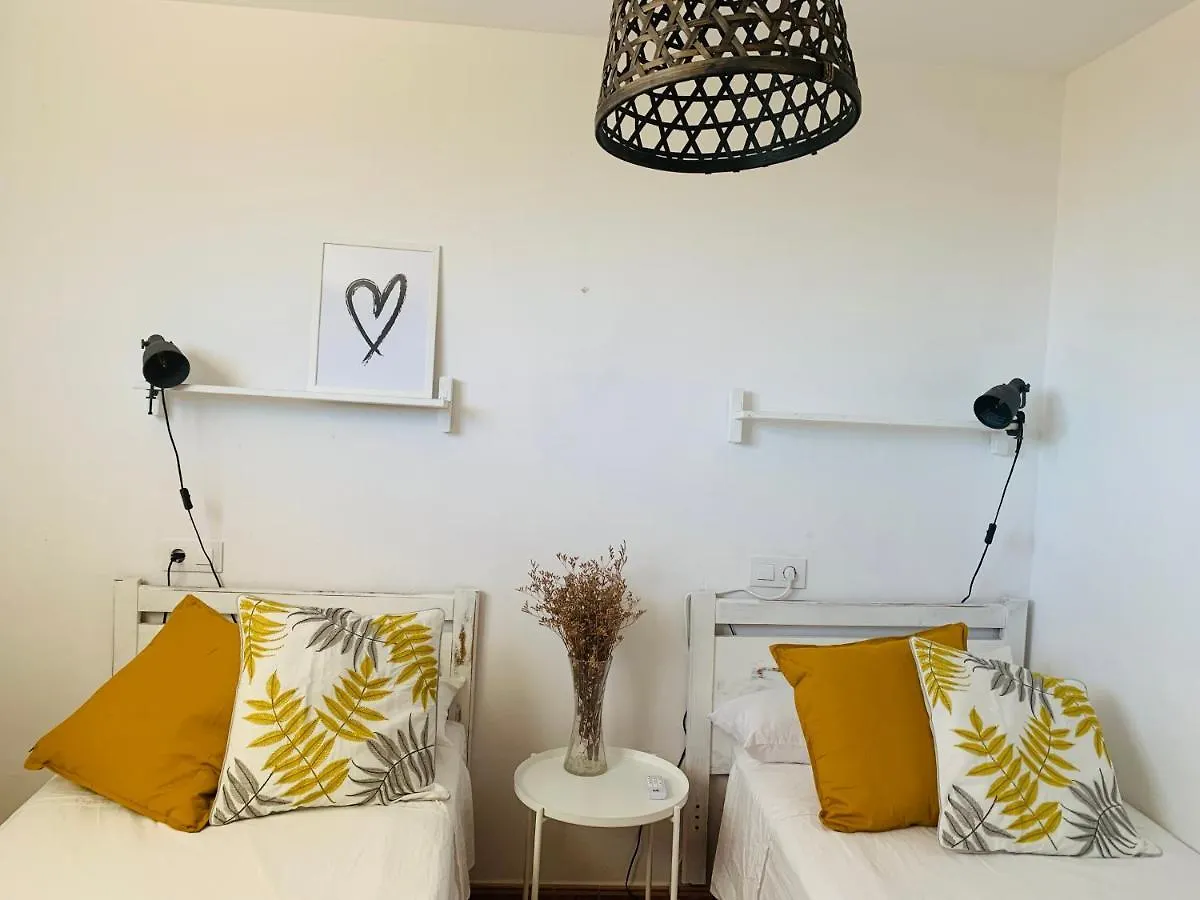 Charming & Cosy Beach Apartment 托雷莫利诺斯