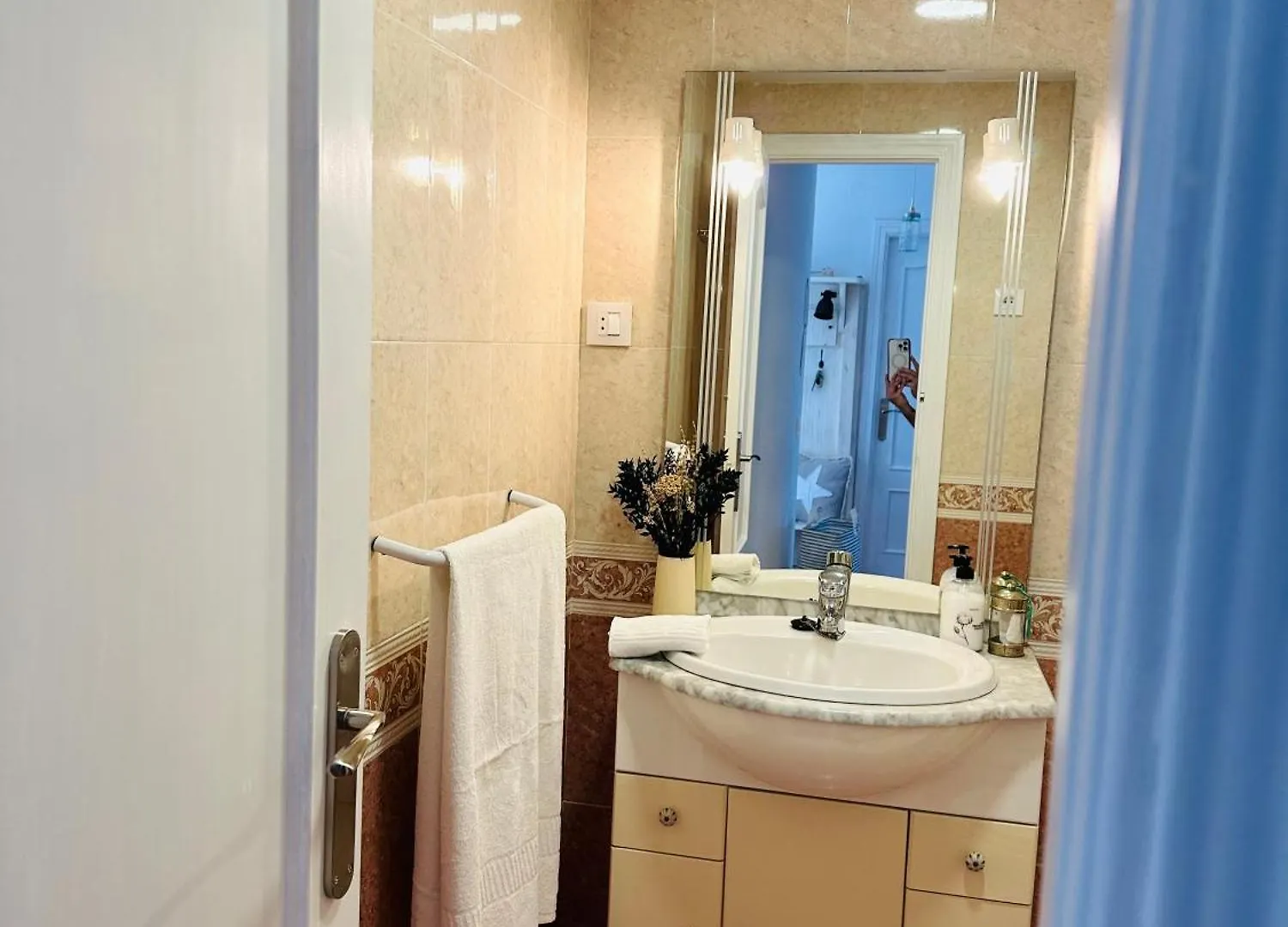 Charming & Cosy Beach Apartment 托雷莫利诺斯