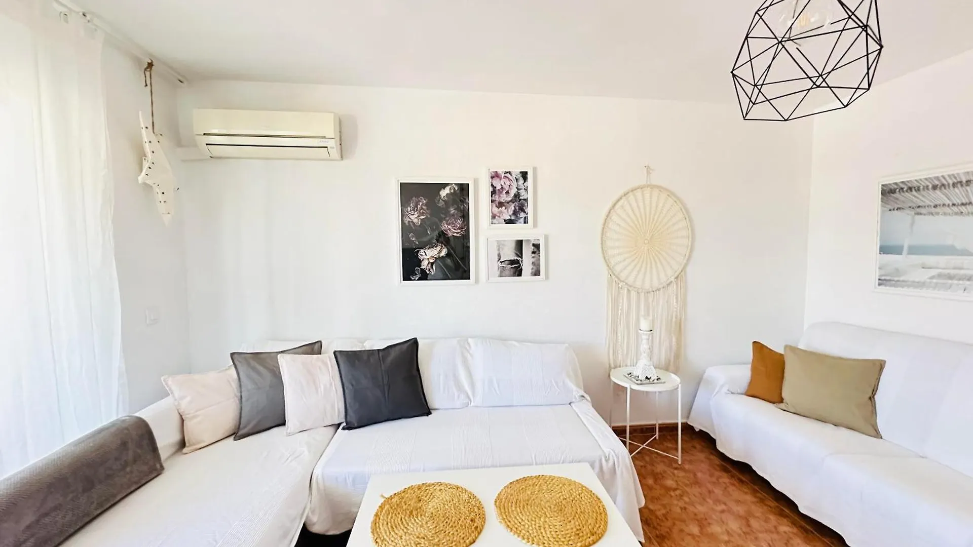 Charming & Cosy Beach Apartment 托雷莫利诺斯