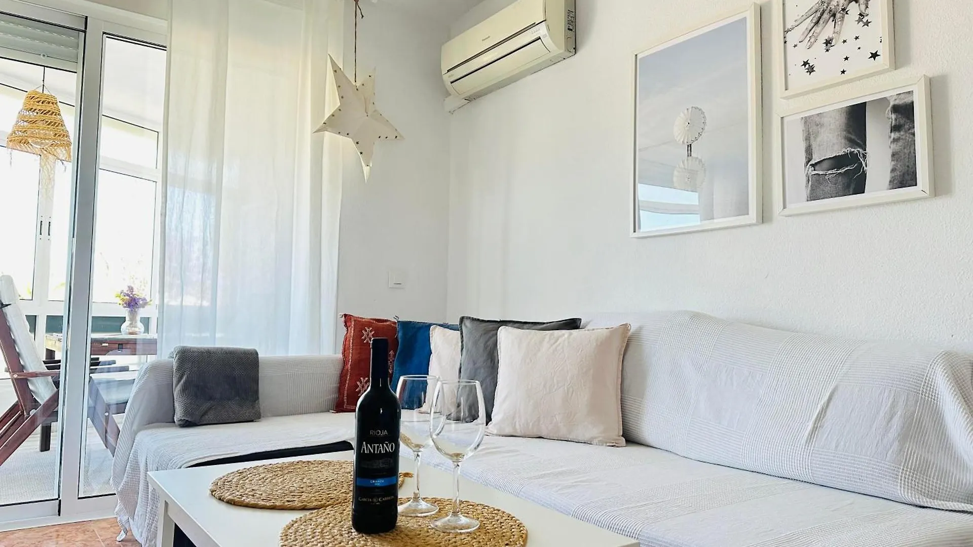 Charming & Cosy Beach Apartment 托雷莫利诺斯 0*,